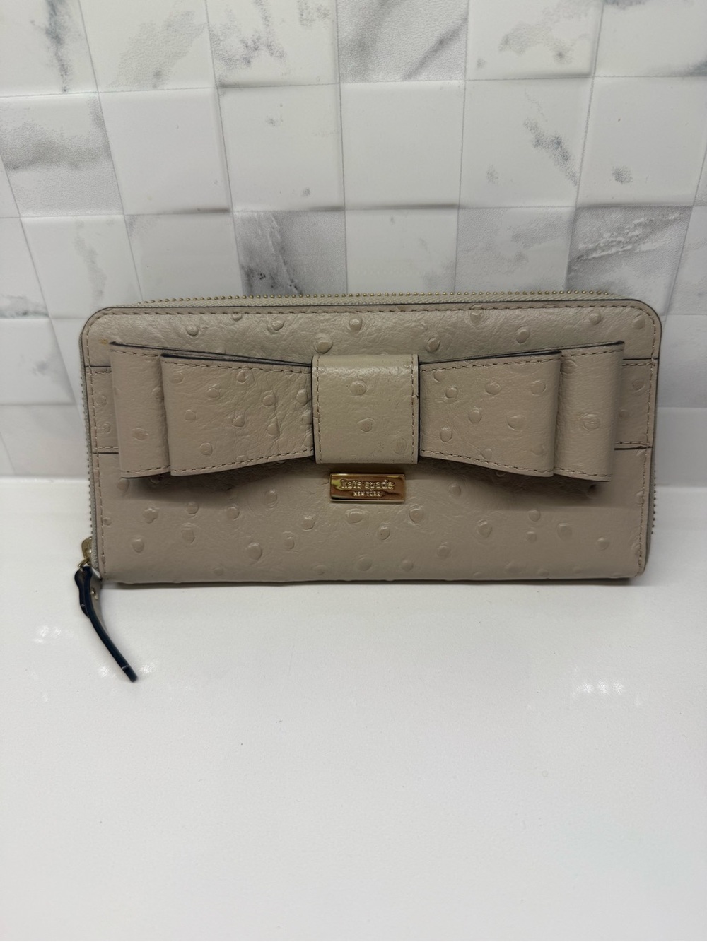 Kate Spade Beige Bow Zip-Around Wallet NWT